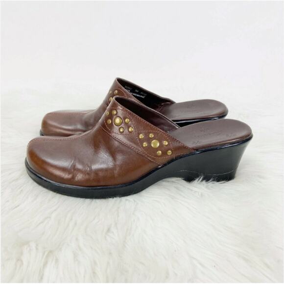 Clarks Brown Leather Clogs Size 7 M Women Studded Comfort Slip-On Mule Heels - Picture 3 of 11